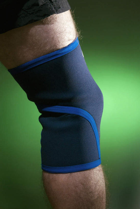 西方人,腿部,膝盖,关节,腿,一个人,运动员,竖图,室内,特写,白天,正面,欧洲,欧洲人,仅一个男性,仅一个人,绿色背景,运动器械,仅一个年轻男性,一个,护膝,健身器械,摄影,影棚,单个,体毛,健身器材,腿毛,男人,男性,年轻男性,白种人,绷带,体育运动员,运动选手,半身,彩图,影棚拍摄,拍摄,运动器材