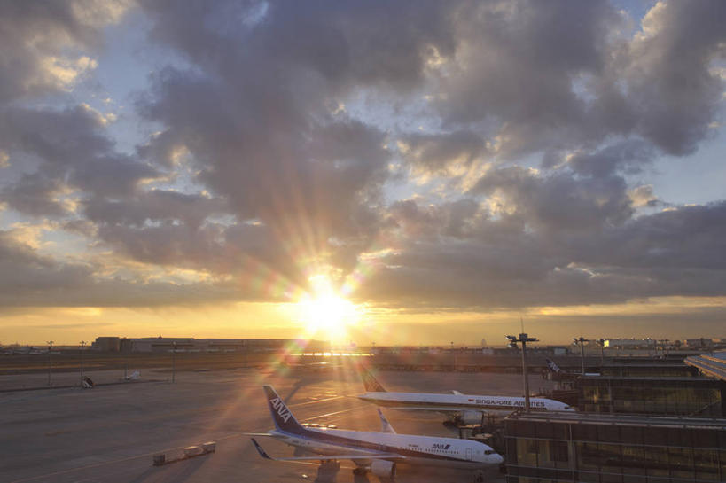 无人,机场,横图,室外,白天,正面,度假,美景,日落,太阳,城市风光,城市,飞机,飞机场,东京,日本,亚洲,停靠,阴影,光线,影子,景观,晚霞,霞光,落日,交通,娱乐,航空,阳光,黄昏,交通工具,享受,休闲,景色,彩霞,放松,运输,客机,停泊,载具,东亚,本州,关东地方,本州岛,日本国,东京都,羽田机场,夕照,薄暮,大田区,东京国际机场,东京羽田航空港,航空站,空港,夕阳,彩图,镜头光晕,透镜闪耀,眩光,傍晚,斜阳