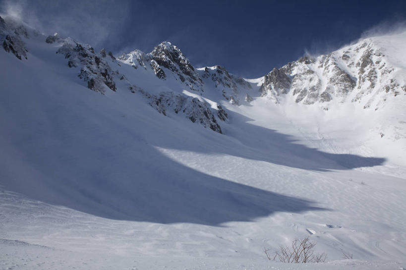 无人,横图,室外,白天,仰视,旅游,度假,石头,美景,山,雪,雪山,大雪,日本,亚洲,阴影,光线,石子,影子,冰,积雪,景观,山峰,雪景,云,云朵,冬季,冬天,山峦,云彩,娱乐,蓝色,白云,蓝天,天空,阳光,自然,天,享受,休闲,景色,放松,寒冷,晴朗,冰冷,自然风光,东亚,本州,本州岛,日本国,近畿地方,近畿,严寒,和歌山,和歌山县,冰凉,酷寒,凛冽,凛凛,极冷,石块,岩石,晴空,彩图,低角度拍摄,白滨町,西牟娄郡,千叠敷