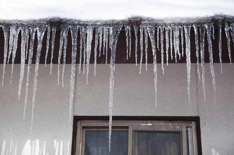 无人,家,横图,室外,特写,白天,仰视,旅游,度假,美景,窗户,长野县,日本,亚洲,一排,吊挂,悬挂,阴影,清澈,整齐,光线,影子,房屋,屋子,冰,景观,公寓,冰块,冰柱,挂,娱乐,洋房,楼房,玻璃窗,住宅,排列,蓝色,蓝天,天空,阳光,自然,天,享受,休闲,景色,放松,寒冷,晴朗,冰冷,队列,自然风光,东亚,本州,万里无云,本州岛,日本国,中部地方,长野,严寒,冰凉,酷寒,凛冽,凛凛,极冷,清亮,冈谷,晴空,晴空万里,彩图,低角度拍摄,房子