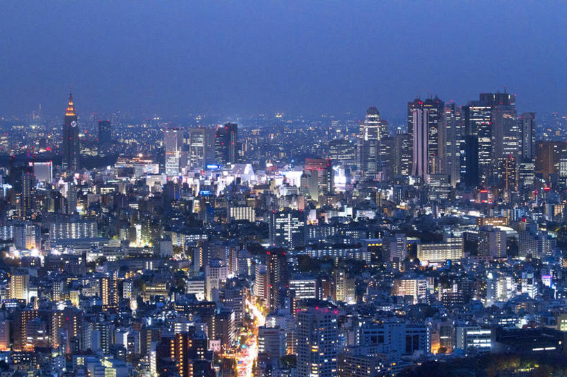 无人,高楼大厦,横图,全景,俯视,航拍,室外,夜晚,度假,美景,天际线,城市风光,标志建筑,城市,大厦,地标,建筑,摩天大楼,夜景,东京,日本,亚洲,阴影,光线,影子,景观,建筑群,灯光,娱乐,建设,天空,天,享受,休闲,景色,放松,鸟瞰,东亚,本州,关东地方,本州岛,日本国,东京都,县厅,港区,东京市,六本木,六本木新城,彩图,高角度拍摄,大楼,高层建筑,高楼,摩天楼