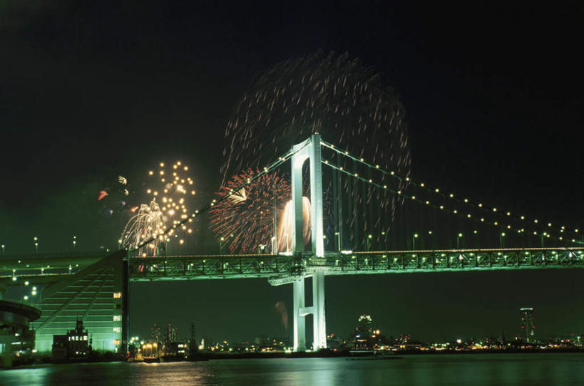 无人,横图,室外,夜晚,正面,旅游,度假,标志建筑,地标,建筑,夜景,东京,日本,亚洲,节日,庆祝,彩虹大桥,文化,娱乐,建设,天空,天,庆典,享受,休闲,旅游胜地,放松,纪念,东亚,本州,关东地方,本州岛,日本国,东京都,日本彩虹大桥,彩图