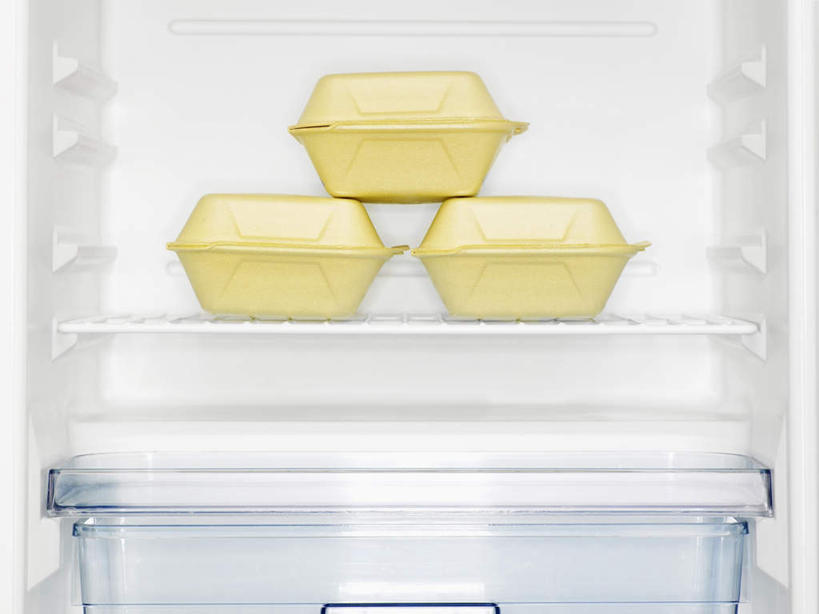 无人,横图,室内,白天,白色背景,正面,静物,礼盒,礼物,一排,电器,格子,纸盒,冰箱,冷冻,冷柜,盒子,排列,三个,黄色,包装盒,礼品盒,隔板,冷藏柜,叠放,礼品,冷藏,储藏,放置,家电,家用电器,队列,保鲜,彩图