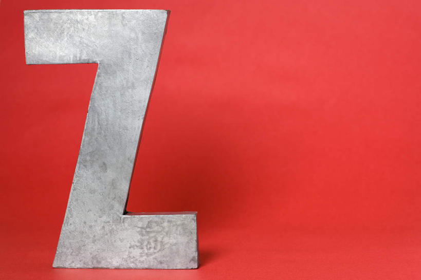 无人,横图,室内,特写,白天,正面,游戏,桌面,桌子,静物,玩具,学习,红色背景,英文,标志,文字,字符,字母,玩,娱乐,标识,一个,白色,休闲,益智,摄影,影棚,单个,活动,英文字母,发泄,消遣,智力,宣泄,玩耍,嬉戏,彩图,影棚拍摄,拍摄