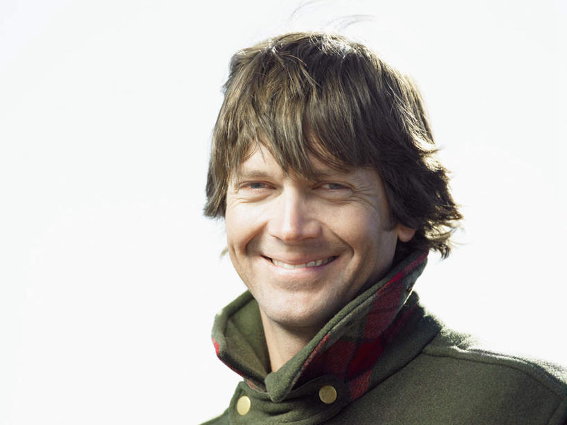 西方人,脸,脸颊,头发,一个人,笑,微笑,露齿笑,横图,室内,特写,白天,留白,白色背景,正面,欧洲,欧洲人,仅一个男性,仅一个人,仅一个中年男性,棕色,注视,观察,看,大衣,摄影,影棚,观看,察看,关注,皮衣,男人,男性,中年男性,白种人,脸部,脸蛋,面部,半身,彩图,影棚拍摄,拍摄