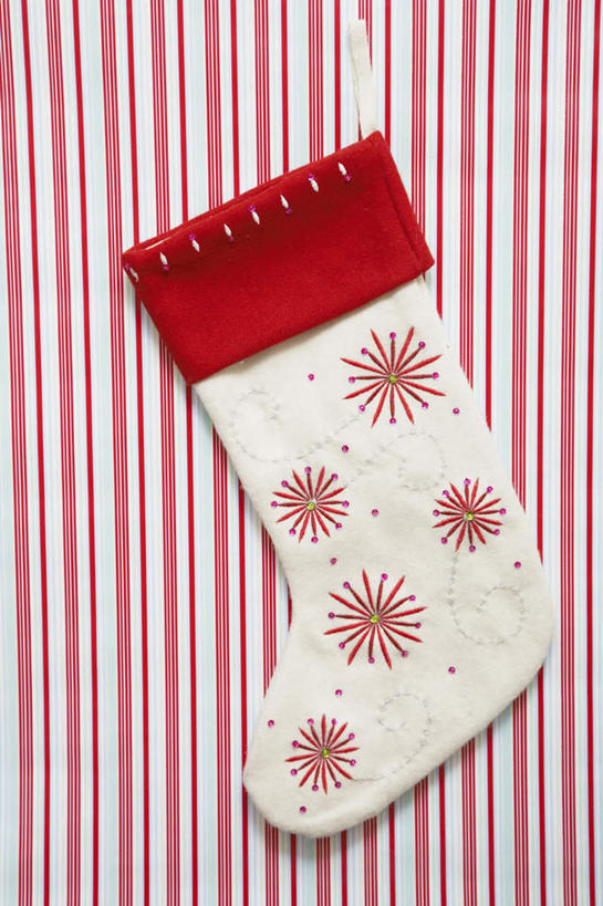 无人,竖图,俯视,室内,特写,白天,背景,静物,圣诞节,吊挂,悬挂,条纹,节日,庆祝,线条,墙,雪花,挂,文化,圣诞袜,袜子,墙壁,墙面,一个,红色,庆典,单个,纪念,彩图,高角度拍摄