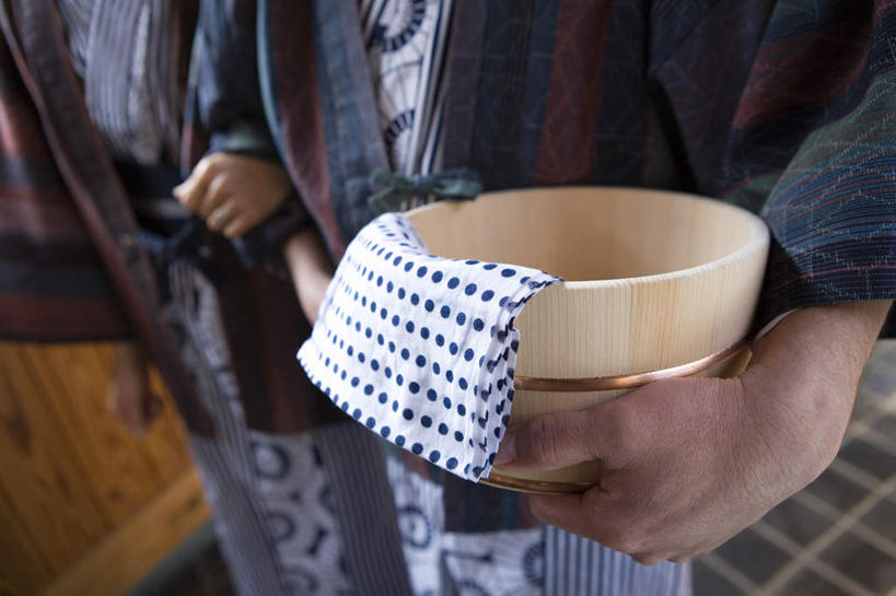 东方人,两个人,夫妻,站,横图,室内,特写,白天,正面,民族服装,爱情,亚洲,和服,朦胧,模糊,浪漫,拿,拿着,黄种人,脸盆,毛巾,站着,恩爱,恋人,服饰,搀扶,吴服,唐草,唐花,唐锦,男人,男性,女人,女性,中年男性,中年女性,亚洲人,情侣,站立,半身,彩图,传统服装,民俗服,伴侣