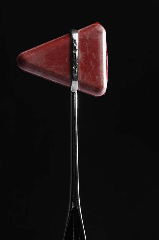 无人,竖图,室内,特写,白天,正面,静物,黑色背景,一个,红色,保健,摄影,影棚,单个,医疗,医疗设备,医疗器械,敲诊槌,彩图,影棚拍摄,拍摄