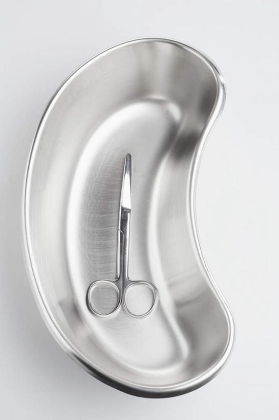 无人,竖图,俯视,室内,特写,白天,白色背景,桌面,桌子,静物,托盘,金属制品,阴影,反射,医药,金属,剪刀,影子,一个,摄影,影棚,单个,手术,彩图,高角度拍摄,影棚拍摄,拍摄