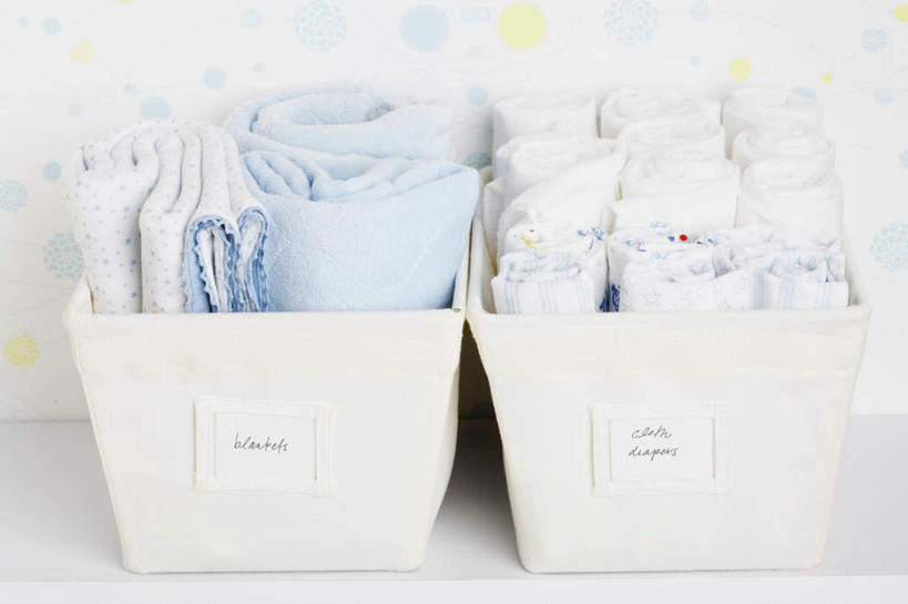 无人,横图,俯视,室内,特写,白天,白色背景,壁纸,桌面,桌子,静物,一排,许多,整齐,木制,标志,纺织物,文字,字符,字母,收纳盒,标识,尿布,纸尿裤,尿不湿,排列,两个,木制品,毛巾,清洁,摄影,影棚,保暖,纸尿布,队列,透气,防水,纸尿片,储水,耐磨,吸水,墙纸,彩图,高角度拍摄,影棚拍摄,拍摄