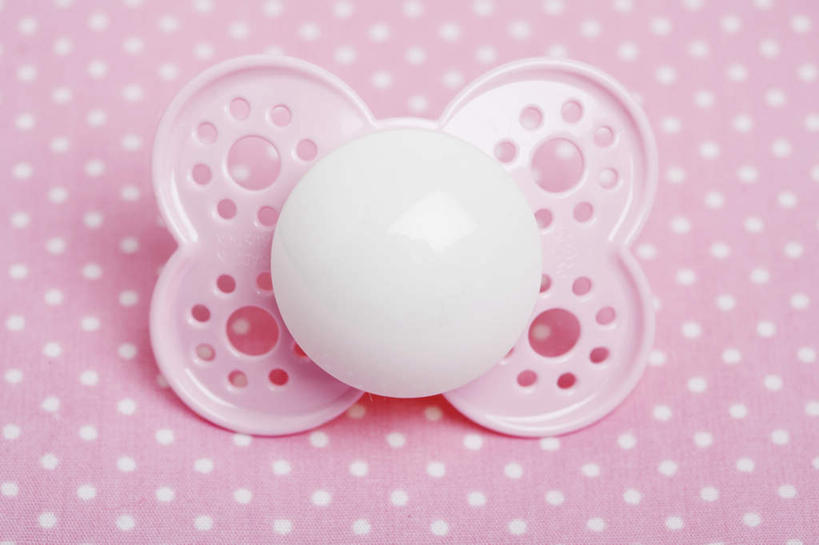 无人,横图,俯视,室内,特写,白天,桌面,桌子,静物,木制,一个,粉色,木制品,摄影,影棚,单个,奶嘴,婴儿用品,彩图,高角度拍摄,影棚拍摄,拍摄