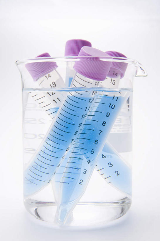 无人,竖图,室内,特写,白天,白色背景,正面,实验,仪器,水,静物,杯子,研究,透明,分析,化学,测试,试管,试剂,液体,刻度,水滴,量杯,标识,玻璃制品,一个,蓝色,玻璃瓶,瓶子,四个,器皿,摄影,影棚,单个,精确,计量,玻璃仪器,试验耗材,实验用品,玻璃杯,彩图,影棚拍摄,拍摄