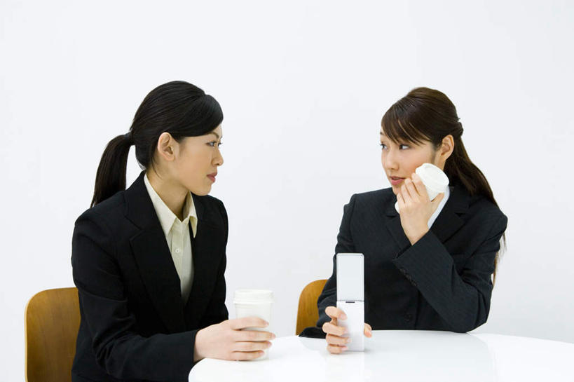 东方人,两个人,同事,商务人士,商务女性,坐,说,打电话,横图,室内,白天,正面,讨论,成功,合作,团队,集体,信心,杯子,电话,手机,椅子,日本,亚洲,套装,木椅,注视,黄种人,通讯设备,队伍,相视,两个,一个,纸制品,观察,看,面对面,单个,观看,纸杯,对视,察看,领导,成就,关注,一次性杯子,相对,商务装,合伙,领袖,工薪阶层,东亚,相看,日本国,交流,年轻女性,女人,女性,亚洲人,白领,上班族,沟通,讲话,交谈,商讨,说话,谈话,通话,坐着,半身,彩图