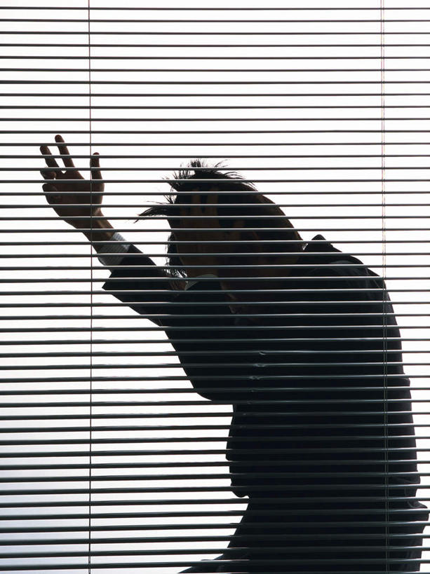 东方人,一个人,商务人士,商务男性,站,举,摸,竖图,室内,白天,侧面,衬衫,窗帘,亚洲,仅一个男性,仅一个人,一排,撑,抚摸,条纹,套装,整齐,背光,黄种人,排列,仅一个年轻男性,低头,托,站着,百叶帘,烦躁,烦恼,撑着,队列,商务装,逆光,工薪阶层,男人,男性,年轻男性,亚洲人,白领,上班族,触摸,接触,举起,举手,举着,向上举,向上伸,向上托,站立,半身,彩图,衬衣