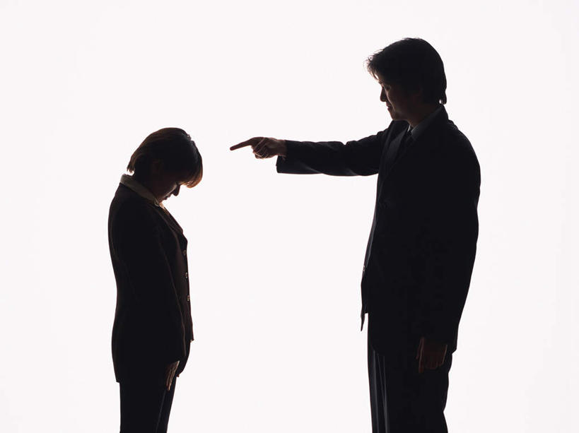 东方人,两个人,同事,商务人士,商务男性,商务女性,站,举,横图,室内,白天,白色背景,侧面,衬衫,成功,合作,团队,集体,信心,亚洲,指,套装,背光,黄种人,方向,队伍,相视,低头,手势,托,站着,面对面,伸手,摄影,影棚,对视,领导,指向,成就,相对,商务装,合伙,领袖,逆光,工薪阶层,相看,道歉,致歉,教训,男人,男性,年轻男性,年轻女性,女人,女性,亚洲人,白领,上班族,举起,举手,举着,向上举,向上伸,向上托,站立,半身,彩图,影棚拍摄,衬衣,拍摄