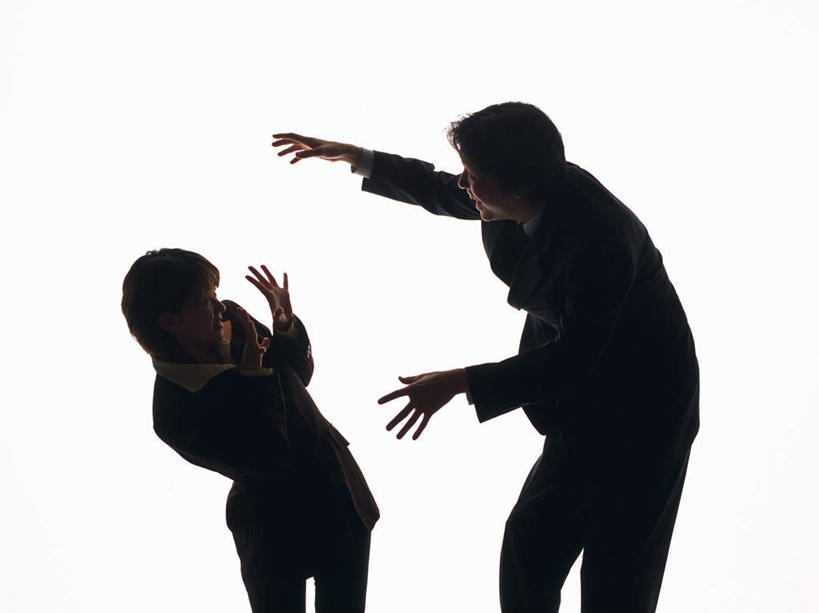 东方人,两个人,商务人士,商务男性,商务女性,站,举,伸展双臂,横图,室内,白天,白色背景,侧面,衬衫,亚洲,躲藏,弯腰,套装,背光,黄种人,托,站着,摄影,影棚,害怕,后仰,恐怖,商务装,逆光,工薪阶层,弯身,男人,男性,年轻男性,年轻女性,女人,女性,亚洲人,白领,上班族,敞开双臂,举起,举手,举着,伸开双臂,向上举,向上伸,向上托,展开双肩,站立,张开手臂,张开双臂,半身,彩图,影棚拍摄,衬衣,拍摄,五指张开