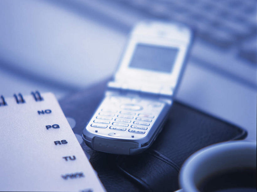 无人,横图,俯视,室内,特写,白天,键盘,静物,杯子,电话,手机,阴影,朦胧,模糊,光线,瓷器,影子,记事本,咖啡杯,陶瓷制品,输入设备,通讯设备,一个,阳光,本子,笔记本,皮夹子,钱包,零钱包,皮夹,瓷杯,通信设备,一部,彩图,高角度拍摄