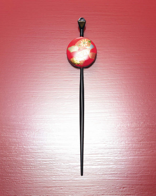 无人,竖图,俯视,室内,特写,白天,静物,日本,亚洲,阴影,日本文化,装饰,反射,影子,文化,发簪,传统,一只,黑色,摄影,影棚,华丽,修饰,点缀,东亚,日本国,衬托,美观,雅致,雅观,彩图,高角度拍摄,影棚拍摄,拍摄