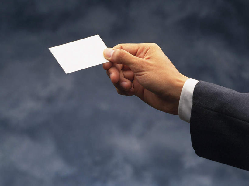 东方人,手,手腕,一个人,商务人士,商务男性,站,横图,俯视,室外,特写,白天,衬衫,名片,亚洲,仅一个男性,仅一个人,一张,递,套装,朦胧,模糊,传递,纸张,拿,拿着,黄种人,仅一个年轻男性,站着,日本人,手部,单手,商务装,工薪阶层,男人,男性,年轻男性,亚洲人,白领,上班族,站立,半身,彩图,高角度拍摄,衬衣