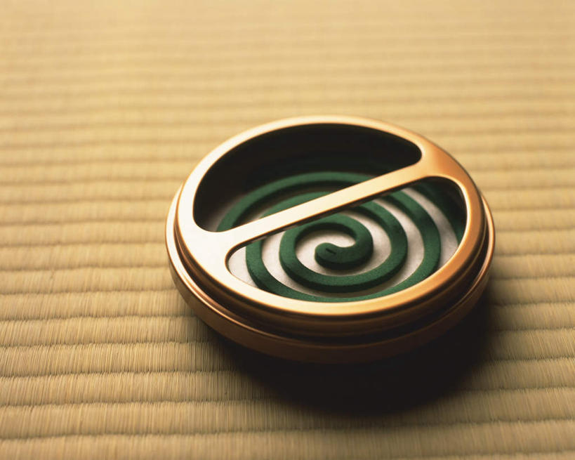 无人,横图,俯视,室内,特写,白天,静物,日本文化,蚊香,漩涡,榻榻米,盒子,一个,绿色,单个,螺线,盘香,灭蚊,驱虫,彩图,高角度拍摄