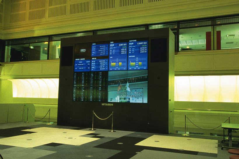 无人,横图,室内,特写,白天,仰视,静物,电视,椅子,照明,东京,日本,亚洲,一排,整齐,灯光,顶灯,灯,排列,会议椅,灯具,液晶电视,金融,办公椅,照亮,证券交易所,照明设备,队列,交易所,东亚,本州,关东地方,本州岛,日本国,东京都,商务椅,培训椅,电视机,彩图,低角度拍摄,股票交易所