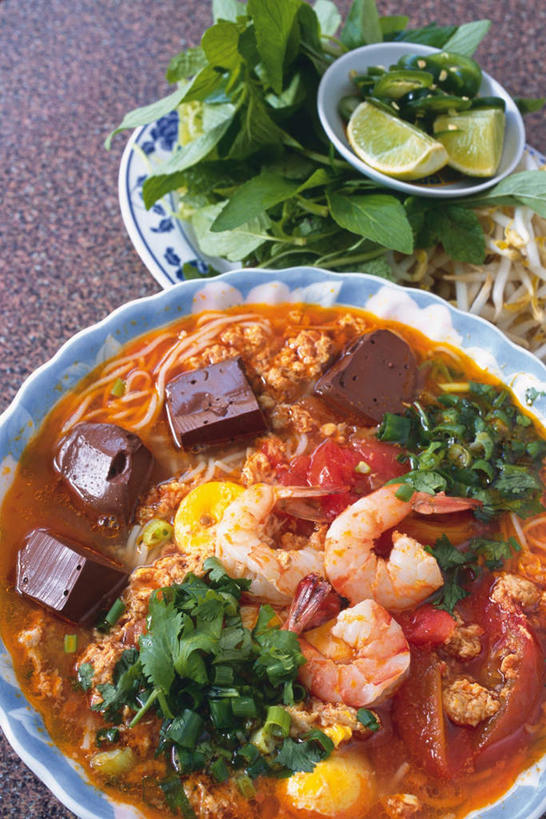 无人,竖图,俯视,室内,特写,白天,烹饪,餐桌,桌子,蔬菜,餐具,阴影,新鲜,反射,碟子,盘,影子,豆芽,青菜,虾仁,日本料理,料理,食品,切块,菜肴,美食,食物,盘子,碟,日式料理,日式,摄影,佳肴,有机食品,绿色食品,影棚,餐台,豆芽菜,芽苗菜,鸭血,彩图,高角度拍摄,影棚拍摄,拍摄