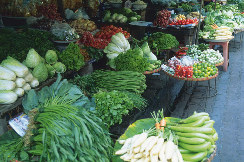 无人,菜场,横图,俯视,室外,特写,白天,植物,豆,蔬菜,西红柿,椰菜,卷心菜,一排,新鲜,整齐,豆类,豆子,青菜,食品,豆角,豇豆,食物,排列,有机食品,绿色食品,队列,羊角,豆科,饭豆,线豆,角豆,腰豆,长豆,带豆,江豆,集贸市场,裙带豆,结球甘蓝,甘兰,番茄,包心菜,彩图,高角度拍摄,菜市场