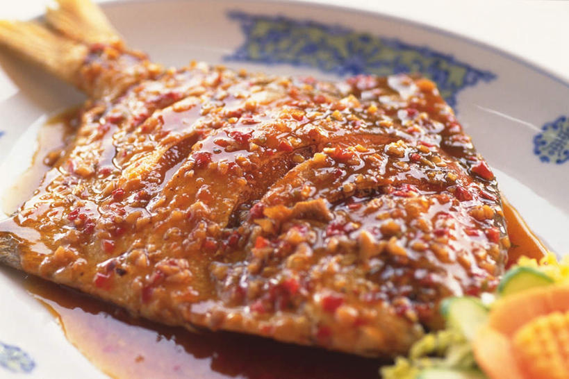 海鲜,无人,横图,俯视,室内,特写,白天,烹饪,餐桌,桌子,餐具,阴影,反射,鱼,碟子,盘,影子,肉,鱼肉,料理,食品,水产,菜肴,美食,肉类,鱼类,海洋生物,食物,盘子,碟,摄影,佳肴,影棚,餐台,水生动物,海产品,水生物,鳊鱼,肉食,海底动物,武昌鱼,鳊花,槎头鳊,缩项鳊,彩图,高角度拍摄,影棚拍摄,拍摄