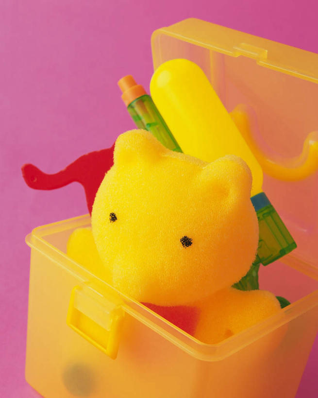 无人,竖图,俯视,室内,特写,白天,游戏,桌面,宠物,猫,静物,玩具,阴影,粉色背景,反射,篮子,影子,玩,娱乐,一个,黄色,动物,模型,休闲,可爱,益智,摄影,影棚,单个,活动,水枪,发泄,消遣,智力,猫咪,宣泄,玩耍,嬉戏,彩图,高角度拍摄,影棚拍摄,拍摄