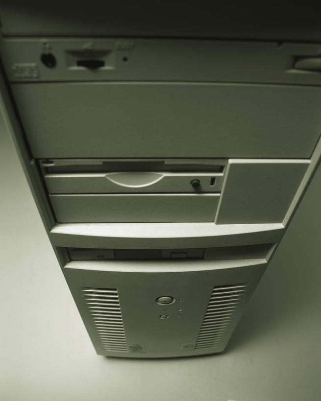 无人,竖图,俯视,室内,特写,白天,电脑,静物,灰色背景,网络,输入设备,通讯设备,开关,一个,按钮,台式电脑,摄影,影棚,单个,光驱,主机,机箱,通信设备,光盘驱动器,彩图,高角度拍摄,影棚拍摄,拍摄