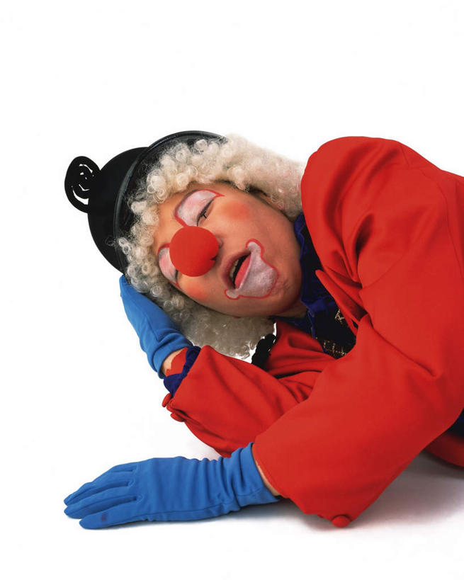 东方人,一个人,小丑,躺,闭眼,睡,竖图,室内,白天,白色背景,正面,化妆,帽子,亚洲,仅一个男性,仅一个人,撑,纸质,假发,黄种人,仅一个年轻男性,白色,彩妆,摄影,影棚,搞笑,小丑帽,撑着,小丑鼻,狂欢帽,派对帽,聚会帽,纸帽,小丑妆,卧着,男人,男性,年轻男性,亚洲人,丑角,闭眼睛,闭着眼,闭着眼睛,困,困觉,寝息,睡觉,躺着,卧,半身,彩图,影棚拍摄,欢乐,开心,拍摄