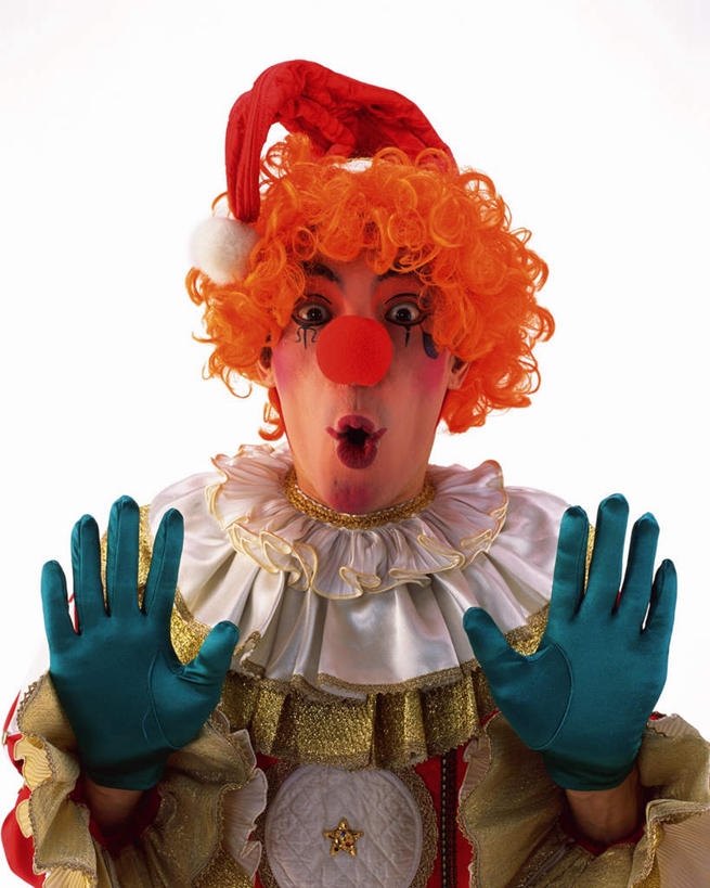 东方人,脸,头,脸颊,一个人,小丑,举,竖图,室内,特写,白天,白色背景,正面,化妆,帽子,亚洲,仅一个男性,仅一个人,纸质,假发,注视,黄种人,仅一个年轻男性,彩妆,观察,看,托,张嘴,橙色,摄影,影棚,观看,搞笑,察看,小丑帽,关注,张大嘴巴,狂欢帽,派对帽,聚会帽,纸帽,小丑妆,男人,男性,年轻男性,亚洲人,头部,脸部,脸蛋,面部,丑角,张开嘴,举起,举手,举着,向上举,向上伸,向上托,半身,彩图,影棚拍摄,欢乐,开心,拍摄