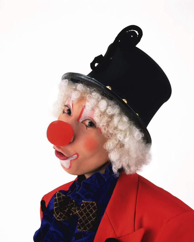 东方人,脸,头,脸颊,一个人,小丑,站,笑,微笑,露齿笑,竖图,室内,特写,白天,白色背景,正面,化妆,性感,帽子,亚洲,仅一个年轻女性,仅一个女性,仅一个人,纸质,黄种人,彩妆,站着,鬼脸,诱惑,摄影,影棚,搞笑,小丑帽,小丑鼻,狂欢帽,派对帽,聚会帽,纸帽,小丑妆,年轻女性,女人,女性,亚洲人,头部,脸部,脸蛋,面部,丑角,站立,半身,彩图,影棚拍摄,欢乐,开心,拍摄