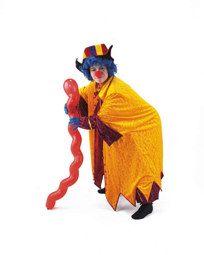 东方人,一个人,小丑,竖图,室内,白天,白色背景,侧面,化妆,帽子,亚洲,仅一个男性,仅一个人,弯腰,握,纸质,拿,拿着,黄种人,仅一个年轻男性,彩妆,气球,模仿,握着,摄影,影棚,搞笑,小丑帽,狂欢帽,派对帽,聚会帽,纸帽,弯身,小丑妆,魔术气球,魔法气球,男人,男性,年轻男性,亚洲人,丑角,彩图,全身,影棚拍摄,欢乐,开心,拍摄