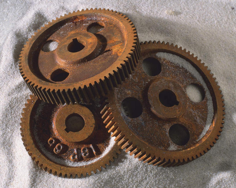 无人,横图,俯视,室内,白天,零件,齿轮,连接,组合,生锈,工具,三个,机械,铁锈,链接,锈迹,五金,紧固,拼接,拼凑,拼合,凑集,聚合,撮合,链结,牢固,彩图,高角度拍摄