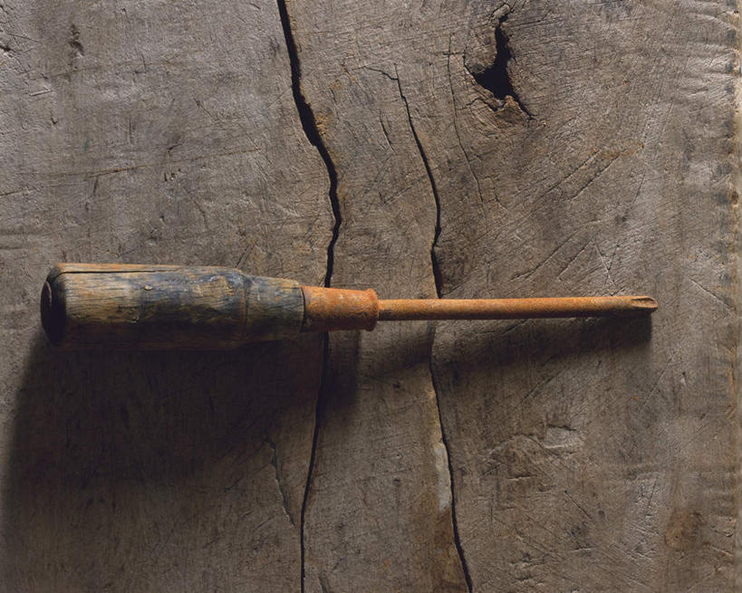 无人,横图,俯视,室内,特写,白天,静物,一把,连接,组合,生锈,工具,铁锈,螺丝刀,起子,链接,锈迹,五金,紧固,拼接,拼凑,拼合,凑集,聚合,撮合,链结,牢固,改锥,彩图,高角度拍摄