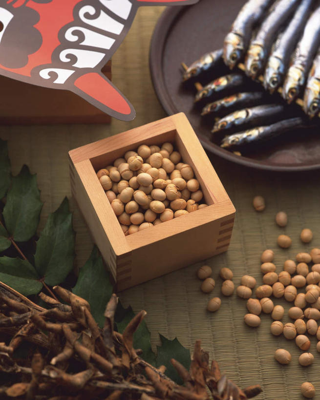 海鲜,无人,竖图,俯视,室内,特写,白天,大豆,静物,叶子,一把,一堆,许多,堆叠,堆积,辟邪,鱼,木盒,扇子,席子,折扇,纸扇,绿叶,清凉,凉爽,文化,水产,鱼类,盒子,一个,祈祷,健康,嫩叶,许愿,单个,堆,祈求,草席,海产品,胡瓜鱼,多春鱼,毛鳞鱼,驱邪,祛邪,避邪,柳叶鱼,池沼公鱼,桦太柳叶鱼,撒扇,平安,叶,叶片,黄豆,彩图,高角度拍摄,传统文化