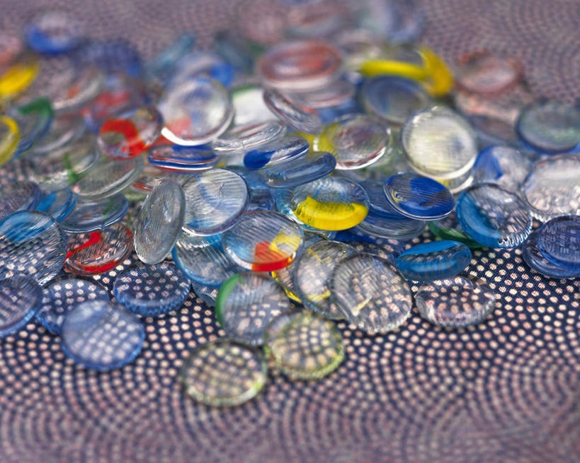 无人,横图,俯视,室内,特写,白天,游戏,桌子,静物,玩具,玻璃,一堆,许多,堆叠,堆积,朦胧,模糊,透明,玩,娱乐,弹珠,玻璃制品,休闲,益智,活动,堆,发泄,消遣,欣赏,智力,弹球,宣泄,美观,玩耍,嬉戏,彩图,高角度拍摄