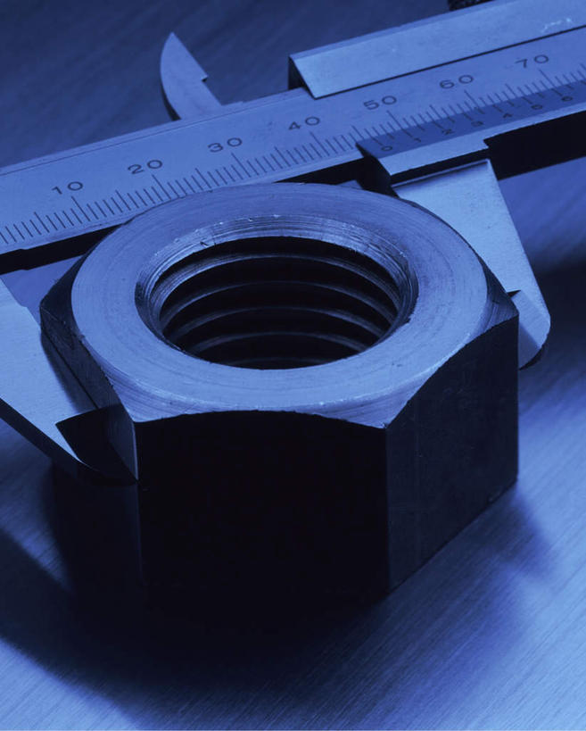 无人,竖图,俯视,室内,特写,白天,桌面,桌子,静物,连接,组合,测量,工具,刻度,一个,尺,摄影,影棚,单个,测量工具,链接,螺母,精密,螺帽,五金,尺子,紧固,游标卡尺,精度,拼接,拼凑,精准,精细,量具,量仪,拼合,凑集,聚合,撮合,链结,牢固,卡尺,标卡尺,量爪,主尺,深度尺,游标尺,彩图,高角度拍摄,影棚拍摄,拍摄