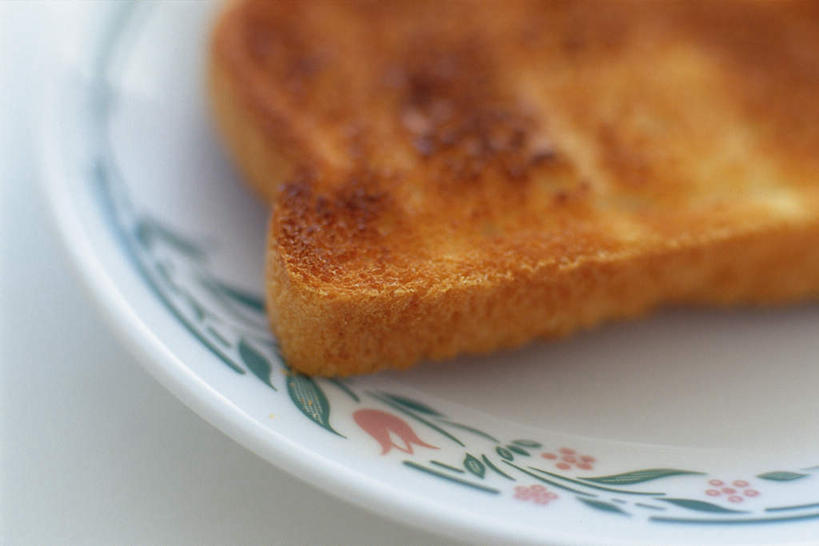 点心,面包,无人,横图,俯视,室内,特写,白天,餐桌,桌子,餐具,朦胧,模糊,碟子,盘,食品,面点,吐司,食物,糕点,一个,盘子,碟,单个,餐台,彩图,高角度拍摄