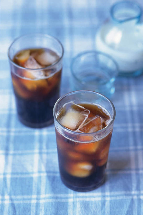 无人,竖图,俯视,室内,特写,白天,幸福,静物,条纹,朦胧,模糊,布料,罐子,冰,红茶,冰块,两杯,布纹,娱乐,玻璃制品,桌布,饮料,玻璃瓶,餐巾,瓶子,台布,享受,休闲,温馨,放松,乐趣,摄影,影棚,舒适,彩图,高角度拍摄,影棚拍摄,拍摄