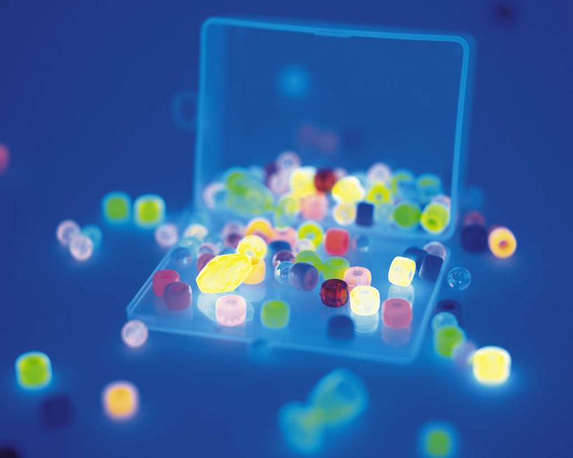 无人,横图,俯视,室内,特写,白天,数码,科技,许多,阴影,散落,网络,食品,糖,糖果,甜点,甜品,高光,几何,计算机图形,合成,盒子,食物,容器,甜食,电脑合成图,数码合成图,塑料盒,硬糖,写实,具体,具象,彩图,高角度拍摄