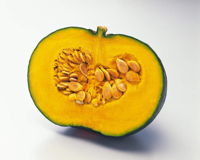 无人,横图,俯视,室内,特写,白天,白色背景,南瓜,蔬菜,一堆,许多,切开,堆叠,堆积,新鲜,金瓜,食品,半个,番瓜,食物,切,一半,籽,摄影,有机食品,绿色食品,影棚,堆,麦瓜,倭瓜,剖面,切面,彩图,高角度拍摄,影棚拍摄,拍摄