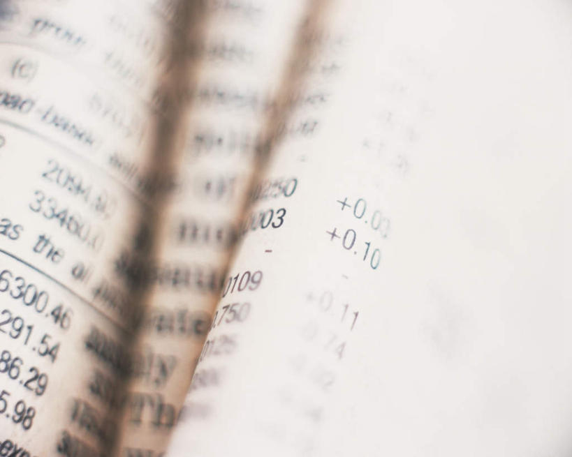 无人,横图,俯视,室内,特写,白天,数据,静物,阴影,朦胧,模糊,反射,信息,标志,材料,档案,数字,文件,文字,影子,字符,字母,三份,标识,资料,文档,彩图,高角度拍摄