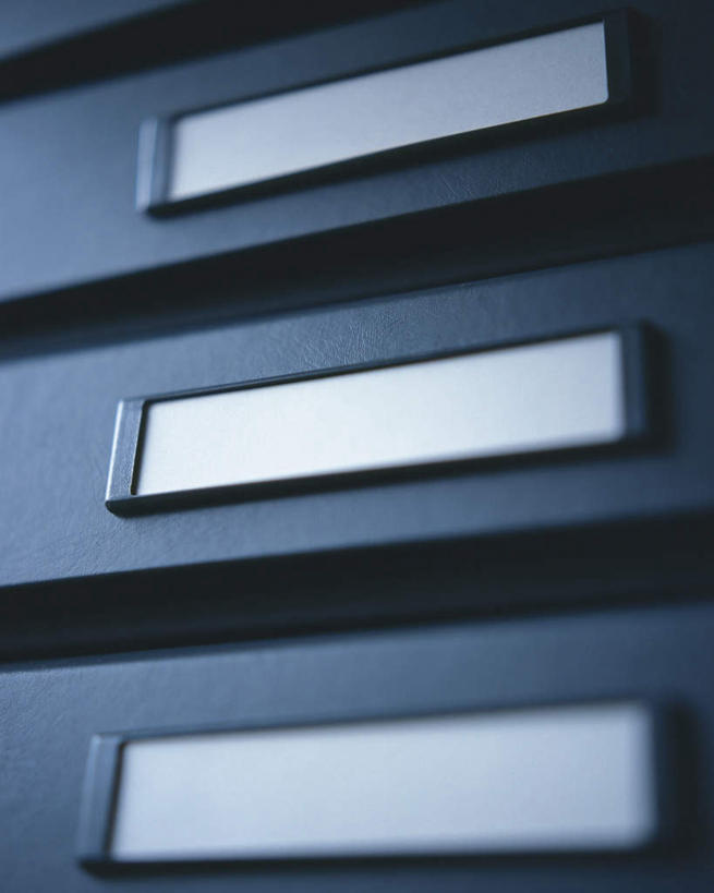 无人,竖图,俯视,室内,特写,白天,静物,一堆,一排,阴影,堆叠,堆积,整齐,反射,材料,档案,方格,文件,影子,文件夹,排列,三个,白色,资料,四个,堆,队列,文档,标贴,彩图,高角度拍摄