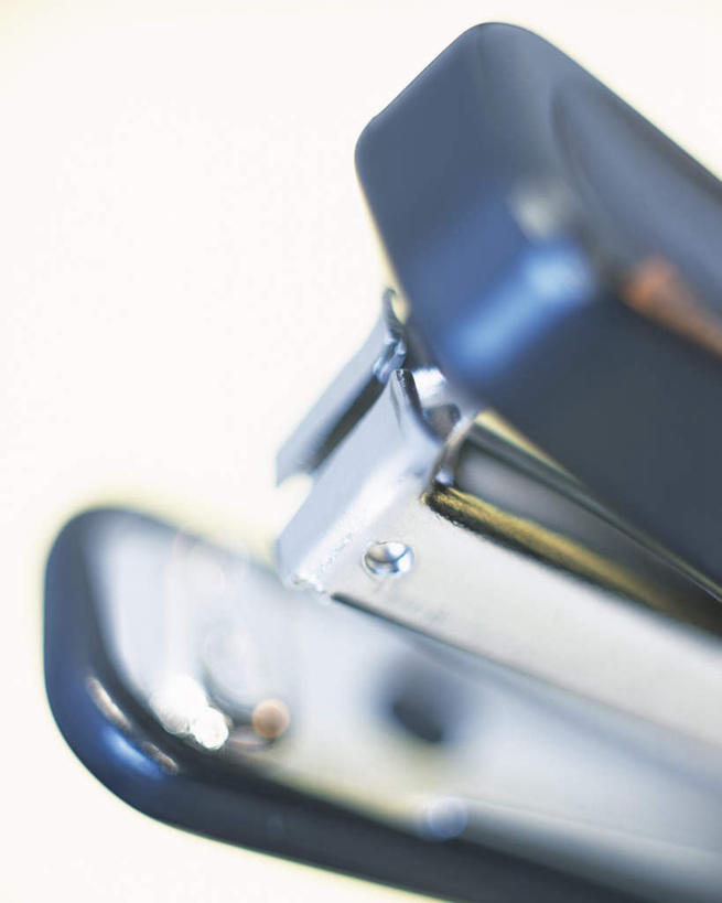 无人,竖图,俯视,室内,特写,白天,静物,连接,组合,朦胧,模糊,办公用品,订书机,一个,单个,链接,明亮,装订,拼接,杠杆,拼凑,订书器,拼合,凑集,聚合,撮合,链结,缝合,彩图,高角度拍摄