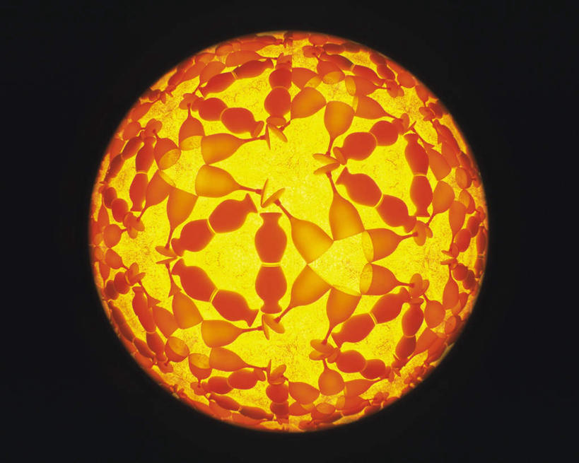 无人,横图,室内,特写,白天,正面,杯子,花瓶,万花筒,许多,黑色背景,花纹,条纹,整齐,围绕,结构,圆形,高脚杯,图案,红酒杯,玻璃制品,排列,一个,黄色,红色,酒杯,框架,摄影,影棚,单个,轮廓,耀眼,明亮,队列,玻璃杯,彩图,影棚拍摄,拍摄