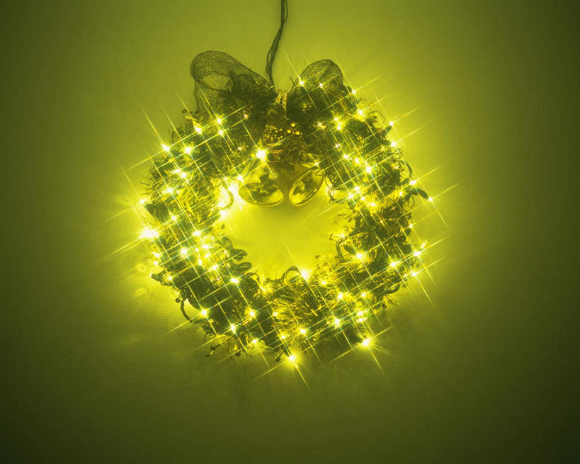 无人,横图,室内,特写,白天,正面,静物,照明,圣诞节,绿色背景,节日,庆祝,装饰,花环,铃铛,灯光,文化,灯,装饰物,庆典,摄影,冬青,影棚,纪念,华丽,修饰,圣诞花环,照亮,点缀,生命,环形,冻青,衬托,美观,雅致,雅观,彩图,影棚拍摄,拍摄