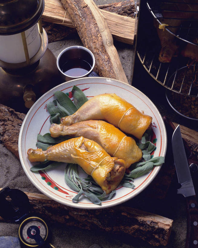 无人,竖图,俯视,室外,特写,白天,聚会,烹饪,蔬菜,杯子,叶子,新鲜,瓷器,烤箱,鸡肉,肉,日本料理,料理,食品,野餐,绿叶,菜,陶瓷制品,鸡腿,菜肴,美食,肉类,食物,刀,日式料理,日式,嫩叶,木块,佳肴,有机食品,绿色食品,罗盘,瓷杯,司南,肉食,罗经,罗盘针,日圭,野炊,叶,叶片,彩图,高角度拍摄