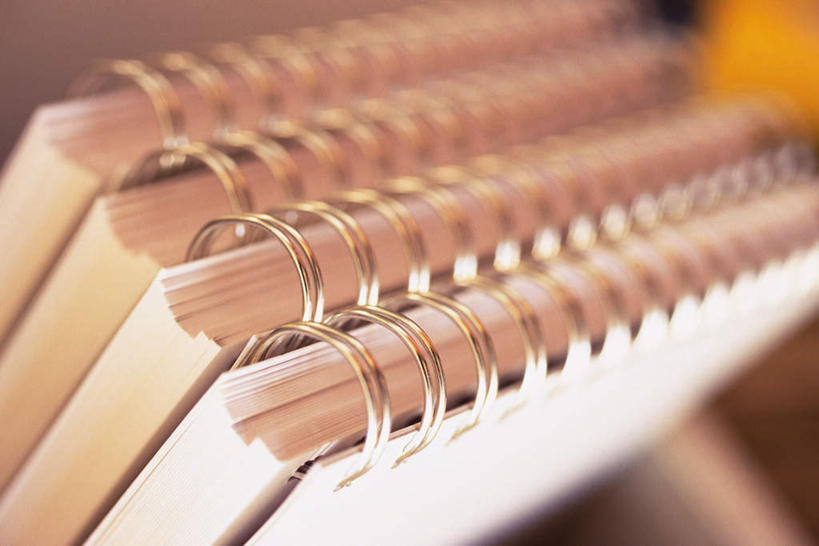 无人,横图,俯视,室内,特写,白天,静物,一排,阴影,朦胧,模糊,整齐,光线,影子,记事本,四本,排列,阳光,本子,笔记本,摄影,影棚,队列,彩图,高角度拍摄,影棚拍摄,拍摄